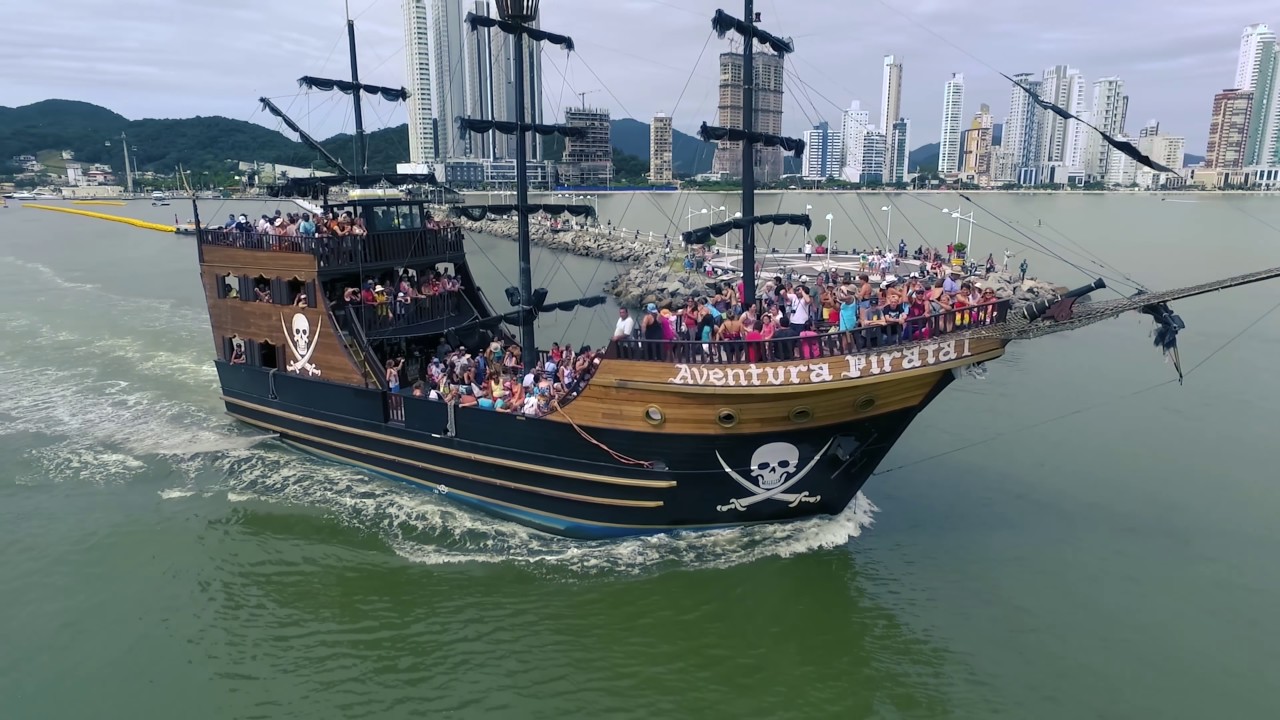 barco pirata balneário camboriú