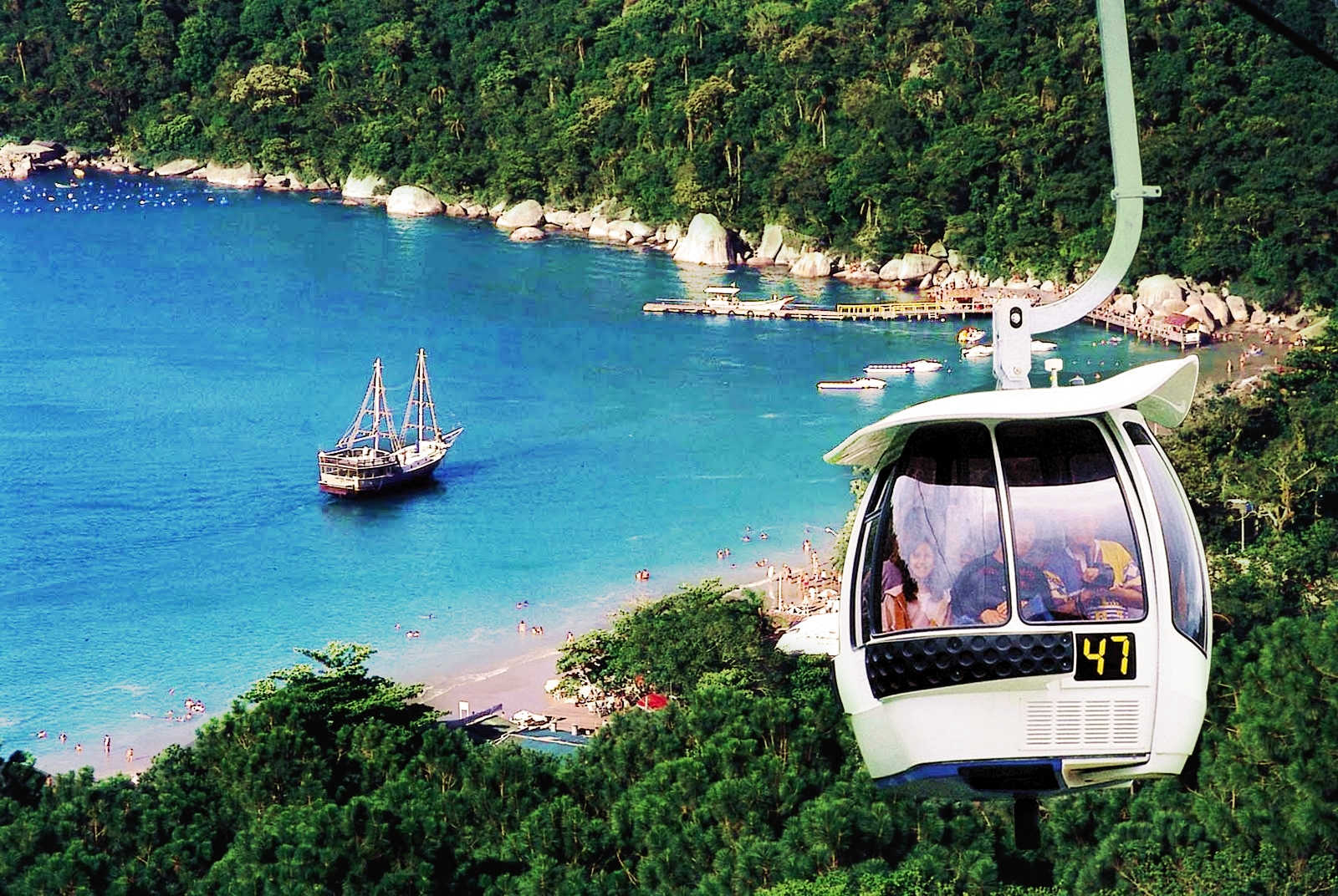 praia das laranjeiras camboriú